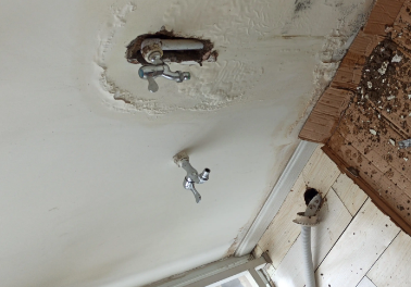 察哈尔右翼后卫生间测漏水